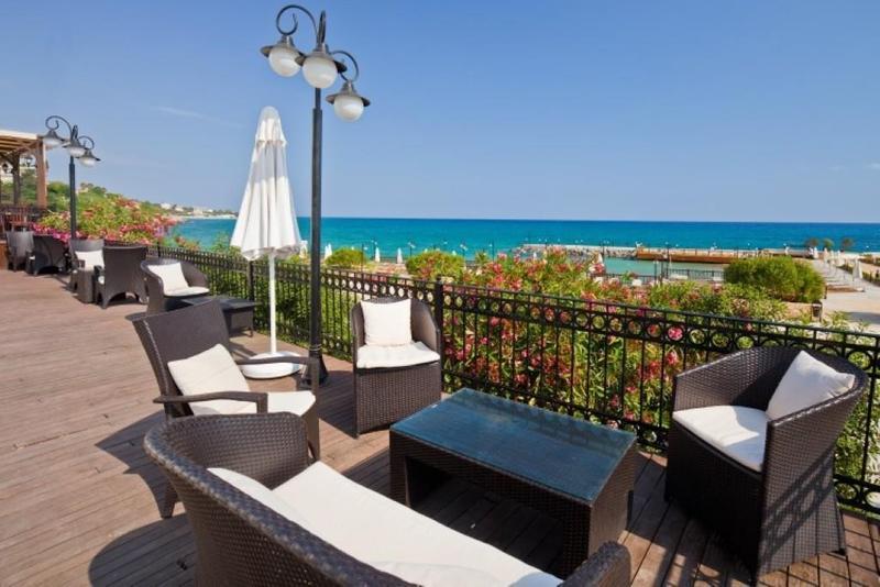 Ada Beach Hotel Karavas  Ngoại thất bức ảnh