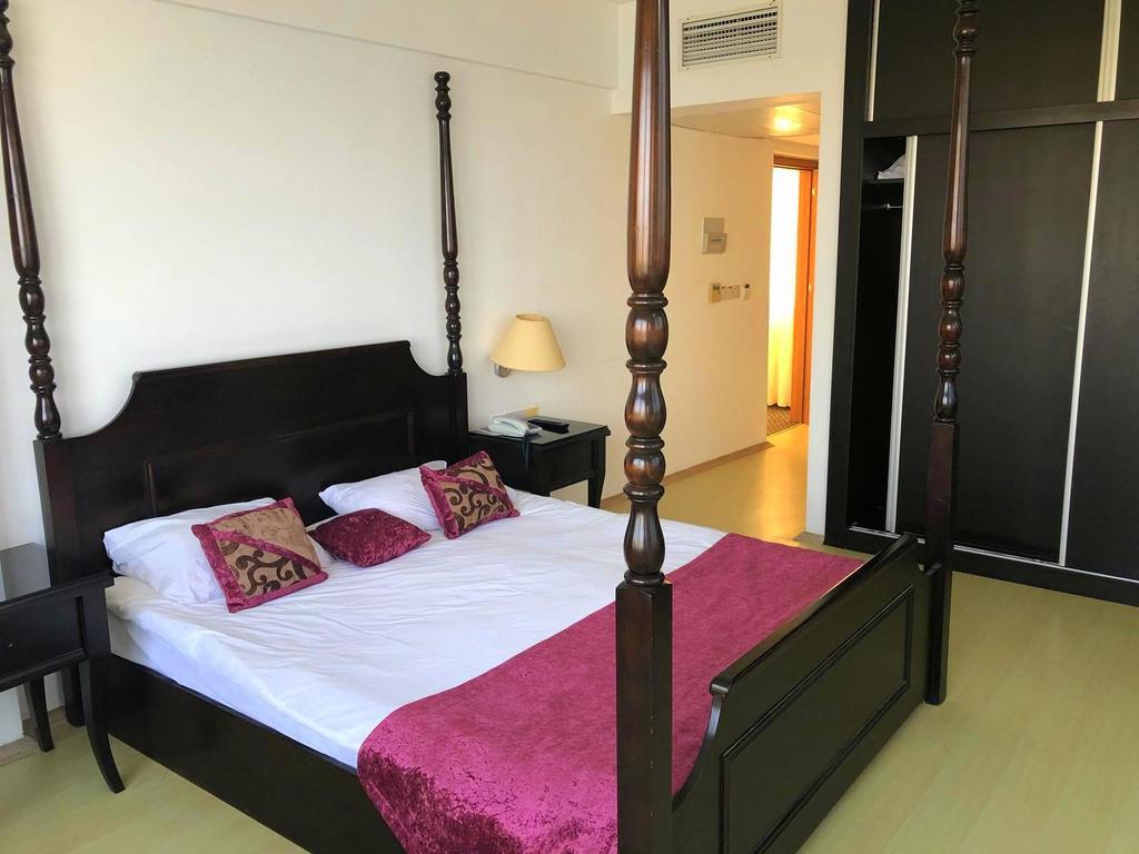 Ada Beach Hotel Karavas  Ngoại thất bức ảnh