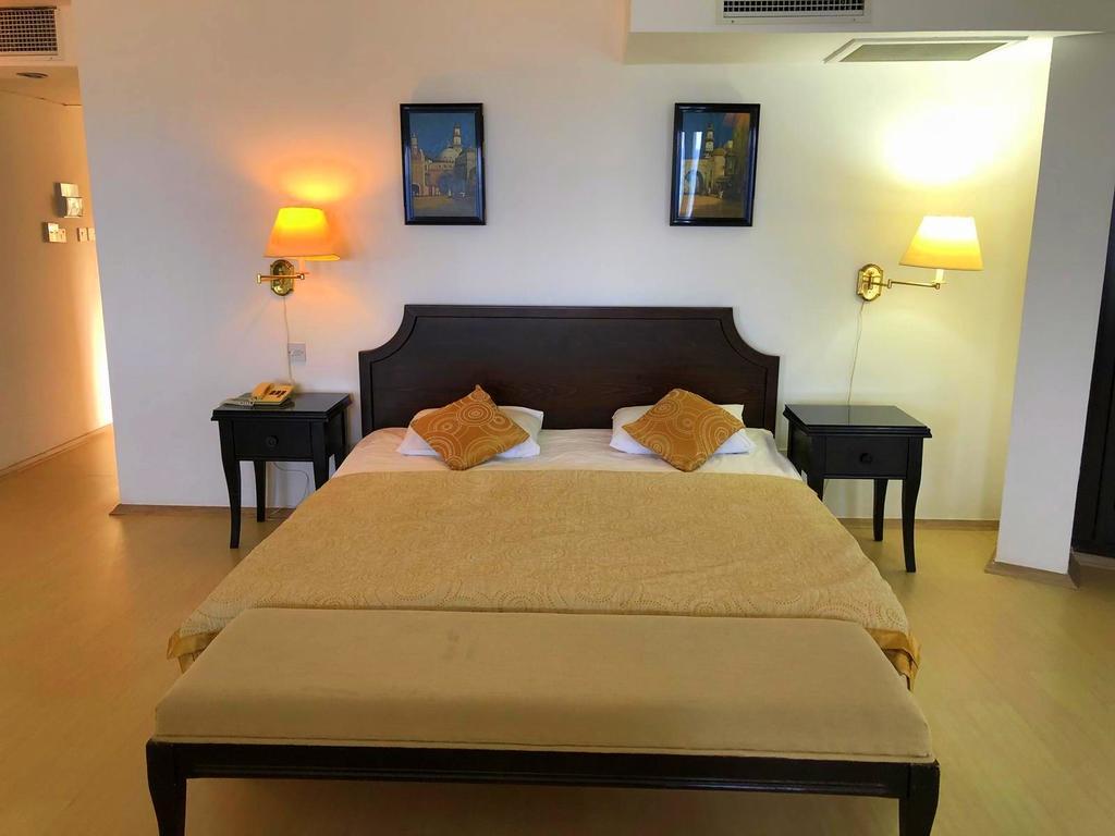 Ada Beach Hotel Karavas  Ngoại thất bức ảnh
