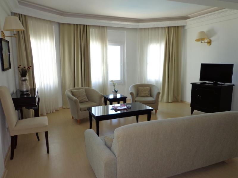Ada Beach Hotel Karavas  Ngoại thất bức ảnh